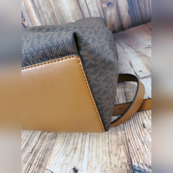 Michael Kors Valerie Medium Backpack (Brown Acorn) - Picture 6 of 14